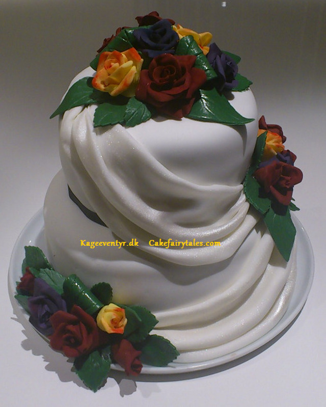 Diamant-bryllups kage med roser og Havreholm Slot