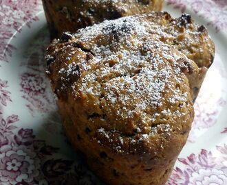 Muffins med jordnødder og mørk chokolade