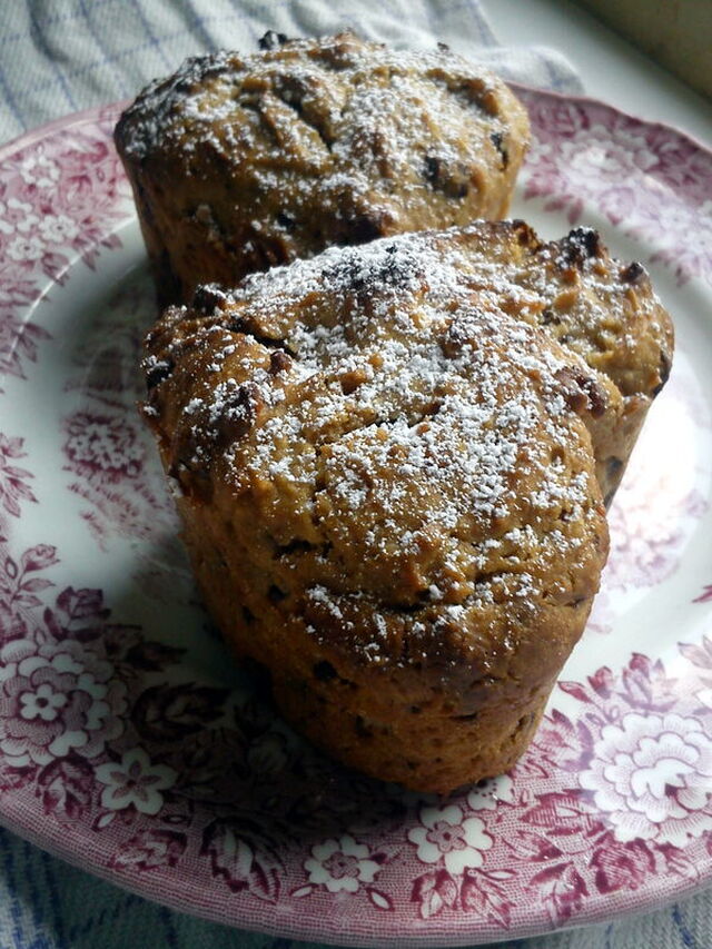 Muffins med jordnødder og mørk chokolade