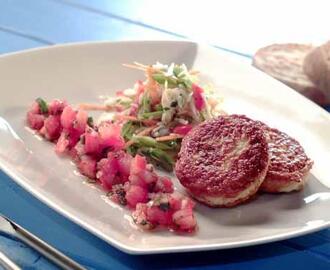 Fiskefrikadeller med salsa og rissalat