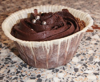 Chokolade cupcakes med chokolade frosting