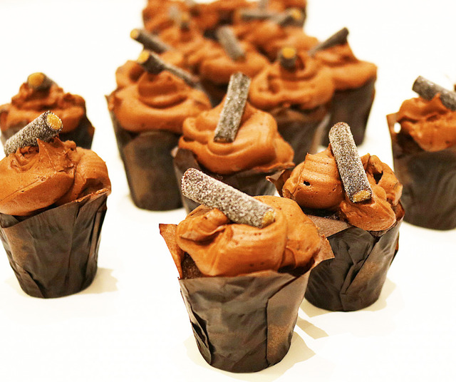 Chokolade cupcakes med heksehyl-choko-frosting