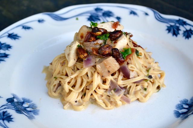 Bønnespaghetti med kylling og svampe i “flødesauce”