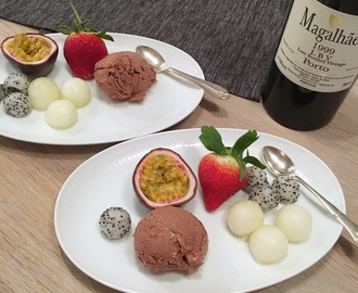 Chokolademousse med frugt