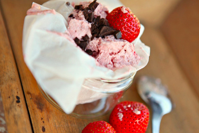 Jordbær is – sommerens bedste og sundeste opskrift