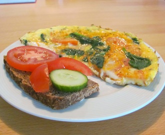 Opskrift: Omelet med spinat, tomat, gulerod og timian