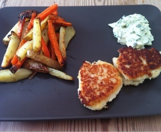 Suveræne fiskedeller med fritter og hjemmerørt remoulade