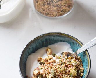 Granola med boghvede, cashewnødder og tranebærpulver