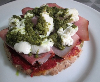 Pita-Pizza med Skinke, Ricotta og Pesto