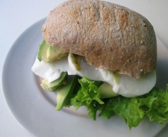 Sandwich med Mozzarella og Avocado