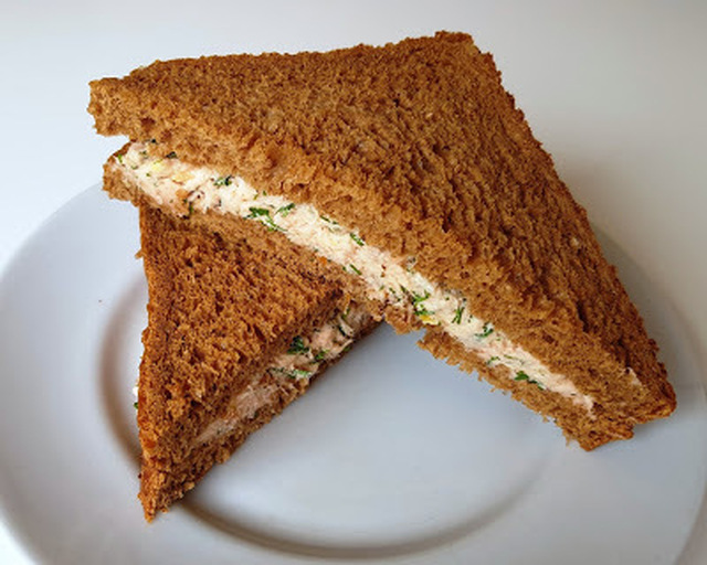 Sandwich med Varmrøget Laks