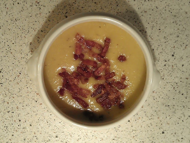 Hvidkålssuppe med bacon
