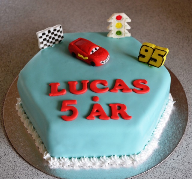 Cars kage til Lucas.