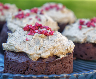 Chokolade-/kokosmuffin med syndig lakridsfrosting - LCHF