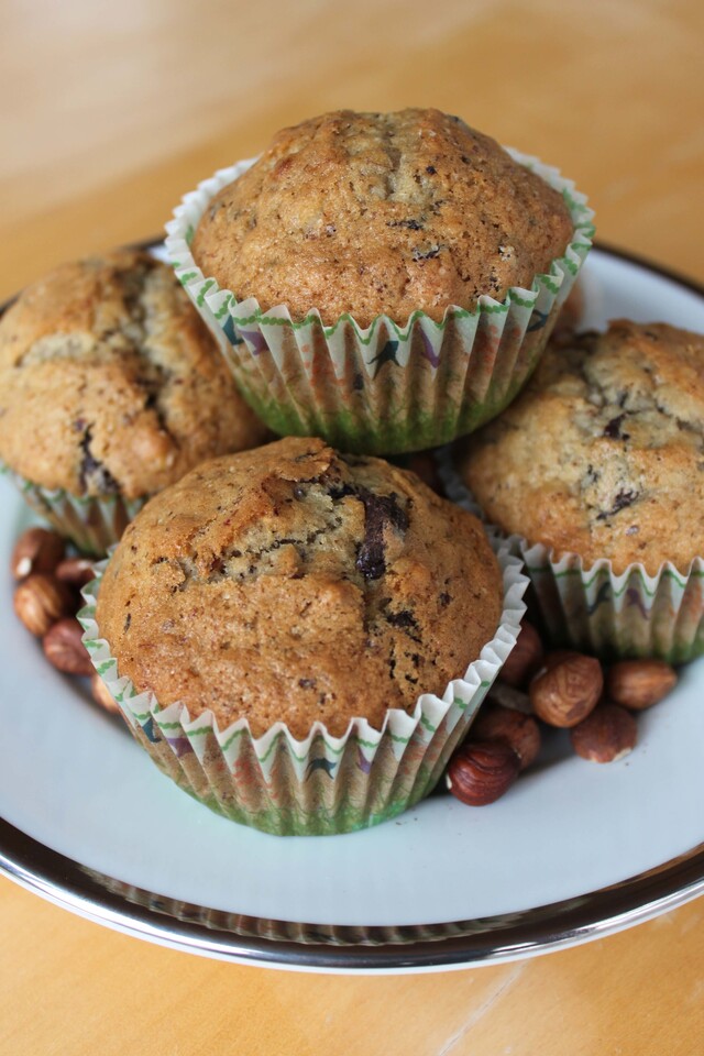 Muffins med hasselnødder og chokoladestykker