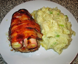 Kotelet med porre, bacon, sød chilisauce og Colcannon