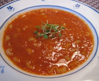 Tomatsuppe med suppehorn