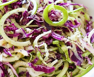 Spiraliserede Apple og Kål Slaw