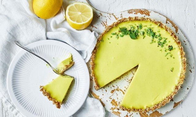 Opskrift: Vegansk Citrontærte med mandelbund