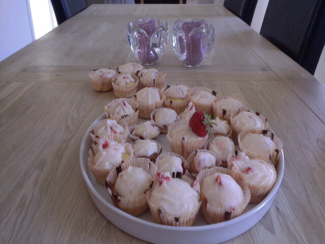 sommer cupcakes med jordbær