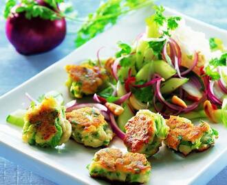 Thailandske fiskefrikadeller med agurkesalat