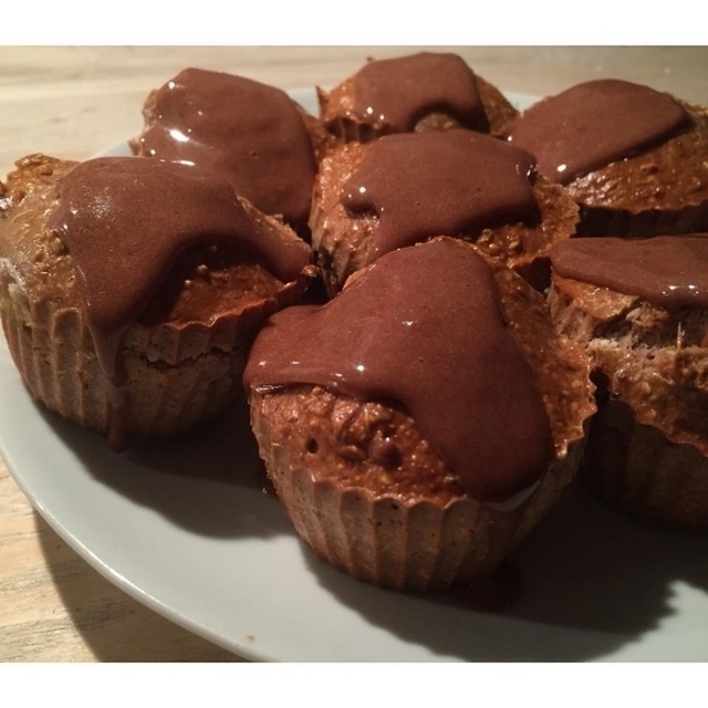 Proteinmuffins med chokolade, banan og peanutbutter!