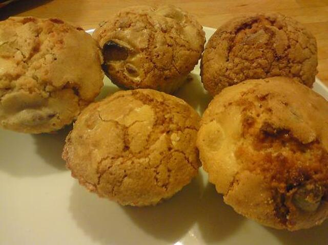 Muffins med makroner, chokolade og mandler