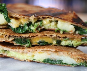 Quesadilla med spinat, avocado og kartofler.