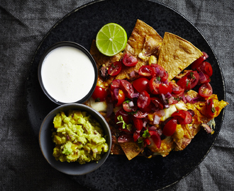 #hangoverkiller – Nachoooooos! Med pico de gallo og guac!