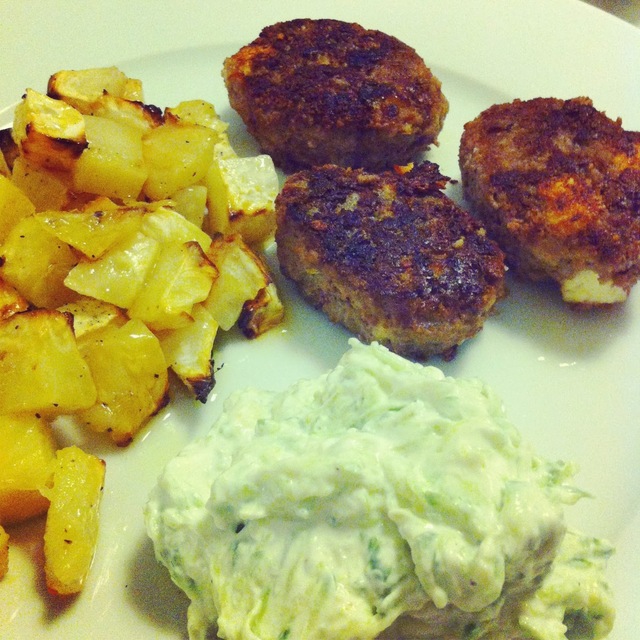 LCHF: Græske lammefrikadeller med tzatziki