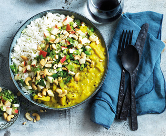 Blomkålscurry med kartofler, cashewnødder og æble