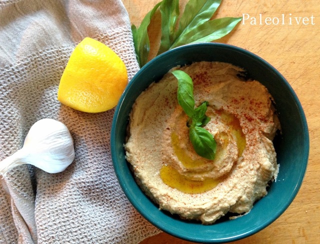 Fantastisk paleo humus på bagte blomkål