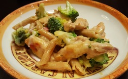 Kylling med pasta og broccoli