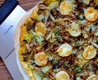 Sprød pizza med pesto, kartofler, løg og gedeost