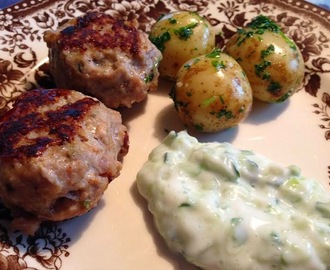 Krydrede frikadeller og persillekartofler