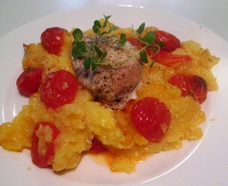 Kylling med Polenta og Tomat