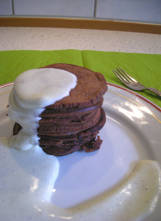 Chokoladepandekager med vanillecreme