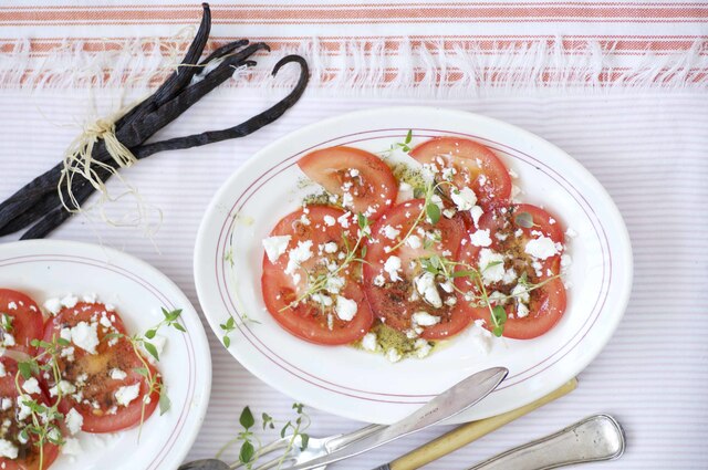 tomatcarpaccio m feta og vaniljedressing