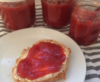 Jordbær rabarbermarmelade, smagen af sommer