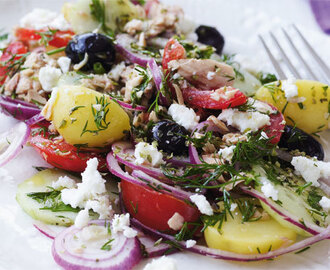 Græsk salat med kartofler og tun