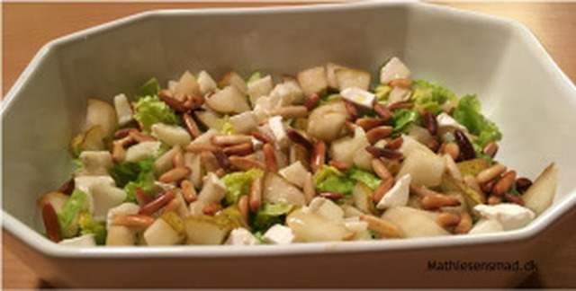 Salat med pære og gedeost