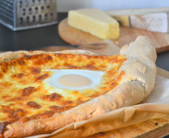 Georgialainen khachapuri