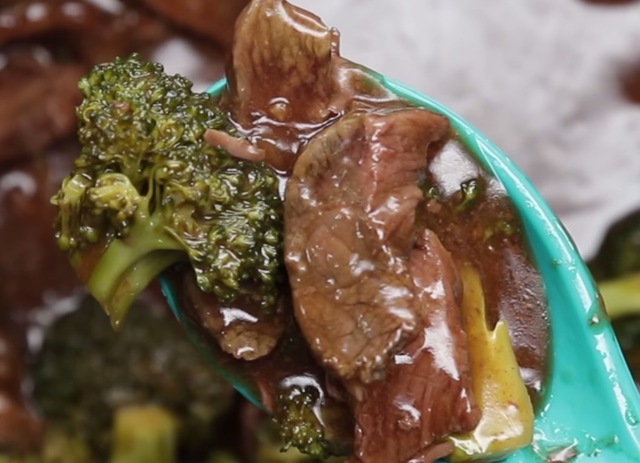 Tämä hitaasti kypsytetty lihapata saa veden kielelle – ohjeet videolta!