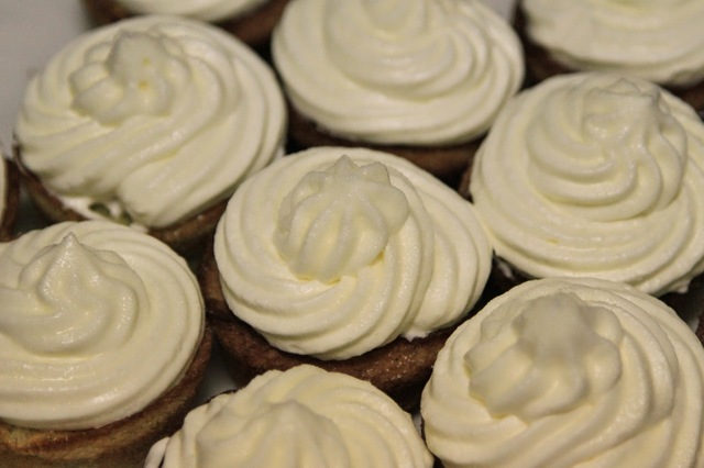 Raparperimuffinssit - Rhubarb muffins/ cupcakes