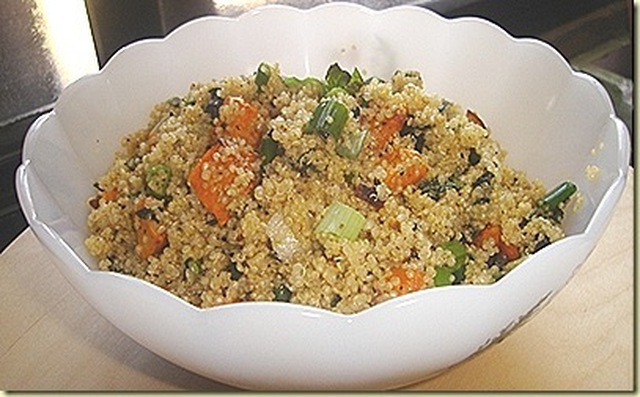 Herkullinen bataatti-quinoasalaatti
