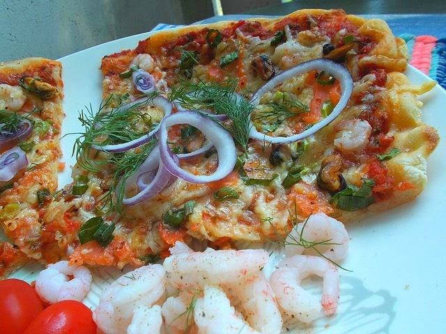 Pizzaa: Kylmäsavulohi & Simpukka & Katkarapu