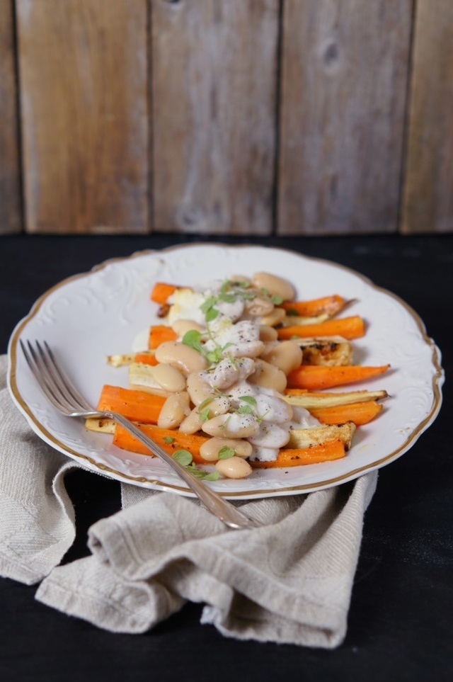 5:2-paaston illallinen; porkkana-palsternakka-papusalaatti / 5:2 fast dinner; carrot, parsnip and bean salad