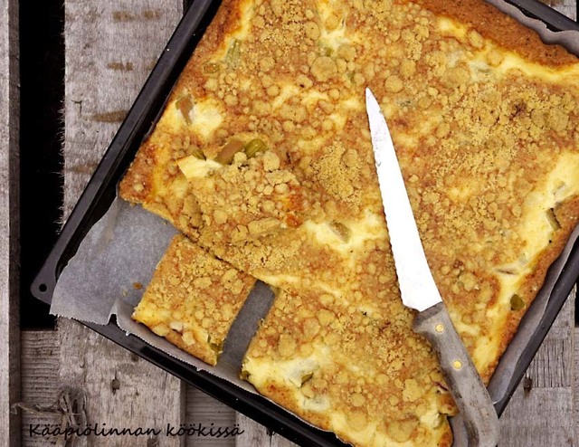 Mama's home made rhubarb pie! - pellillinen raparperi-rahkapiirakkaa