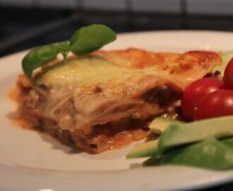 Gluteeniton lasagne valkosipulilla ja yrteillä