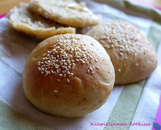 Bun, bun for everyone - pehmeät sämpylät perunamuusista